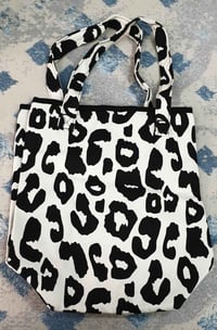 حقيبة توت • نقشة نمر • قماش كانفاس