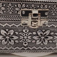 صندوق فضة • ما بي ختم • عمل يدوي