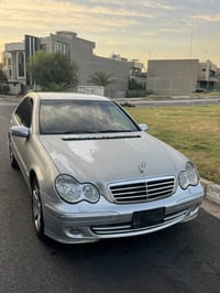 للبيع فقط بدون مراوس وقسط نقد فقط  مرسيدس C 320 موديل 2001 اصل وارد يا...