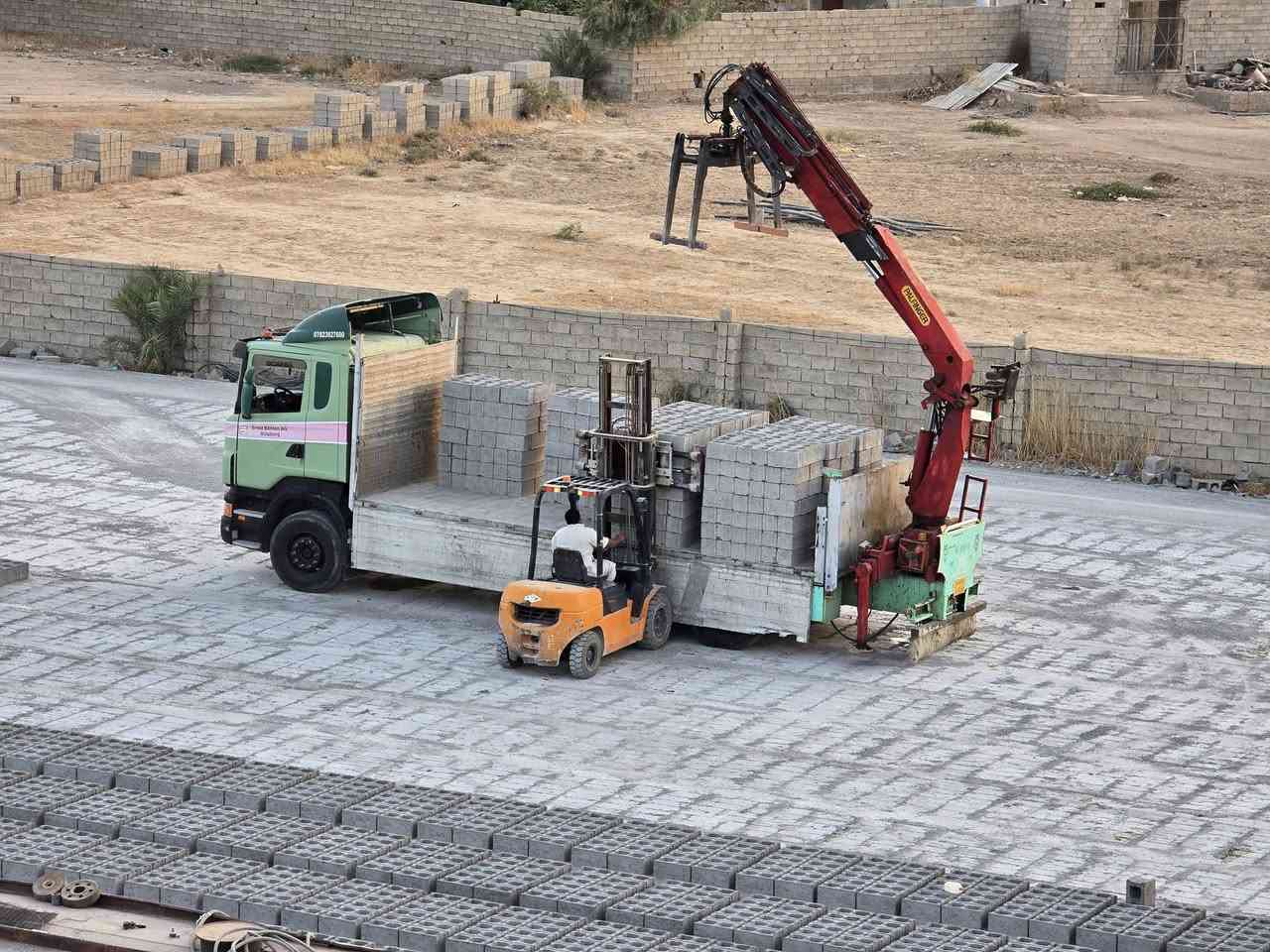 السلام عليكم 

مابعد السلام
يتوفر لدينا جميع انواع البلوك مصمد مجوف ستاره ابو ال15 ستاره ابوال10 شرط نهري موكساره النقل فوري تريد كرين تريد قلاب اتصل وتدلل ***********
