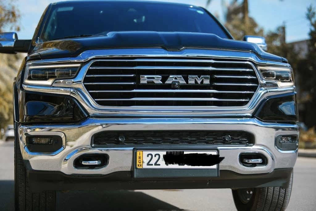 رام 1500 لمتد لونك هورن .خليجي
الموديل : 2023 . (وكالة) هارلم.
رقم اربيل 
العداد :  (47000Km)قابل للزيادة .
المحرك : V8 5.7L . 
الضمان : 3 سنوات او 60 الف كيلو متر . 
مغلقه PPF بالكامل ضمان 10 سنوات
تضليل سنويه لل2027
فول مواصفات 1/1

المواصفات :
* دفع رباعي 4x4. 
* رادار امامي مع مانع تصادم. 
*رادار خلفي
* نقطة عمياء. 
* تحذير الخروج عن المسار.
* 5 كاميرات (360) درجة. 
* لوحة القیادة دیجیتال.
* شاشة عرض لوحة القيادة على الزجاج الأمامي داته شو. 
* لمسات داخليه من الخشب.
* استطفاف ذكي (اوتوپارك).
* دوسات جانبية كهربائية.
* المصابيح الأمامية زنون.
* كشافات الضباب زنون. 
* المصابيح الأمامية LED.
* المصابيح الخلفية LED. 
* دخول ذكي (بصمة). 
* تشغيل عن بعد.
* مقاعد من الجلد الفاخر. 
* المقاعد كهربائية مع ميموري.
* المقاعد الأمامية تبريد وتدفئة. 
* المقاعد الخلفية تبريد وتدفئة. 
* شاشة كبيرة 12 أنچ.
* نظام ملاحة نفكيشن GPS.
* حساسات امامية وخلفية.
* سقف بانوراما.
* مانع تصادم خلفي. 
* مكيف خلفي.
* ويل كروم قياس 20 انج.
* نظام اطفاء وتشغيل اوتماتيكي.
* مرايا كهربائية جانبية من الكروم قابلة للطي كهربائيا.
* شاحن موبايل لاسلكي (واير ليس).
* الشباك الخلفي كهربائي. 
* المرايا الجانبية تدفئة. 
* باب الصندوق كهربائي.
* امكانية تعديل ارتفاع دواسات البنزين والبريك.
* هاند بريك كهربائي.
* المرايا الوسطية كاميرا. 
* حساسات امامية. 
* حساسات خلفية. 
* مرايا مع خاصية التعتيم الذاتي. 
* مساحات تخزين إضافية تحت المقاعد.
*غطاء صندوق المنيوم
*العنون بغداد الكرخ 
***********
