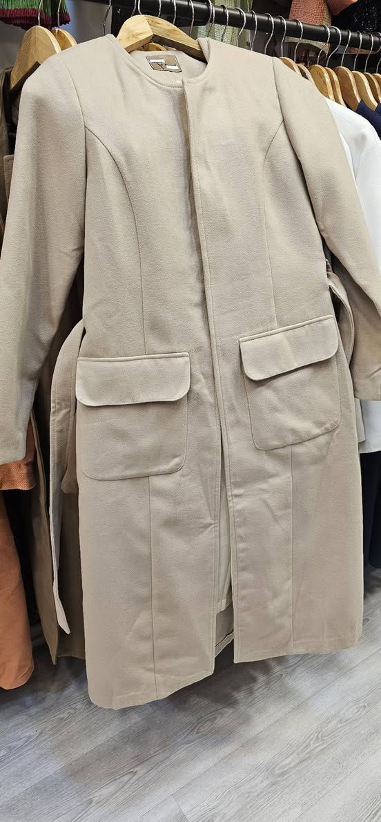 ڕیکۆتی ئافرەتان و گەنجانم هەیە بە ڕەنگی زۆر تایبەت هەمووی خوار نرخی خۆیان ئەفرۆشم بەیەکەوە لە سلێمانیم  ***********
