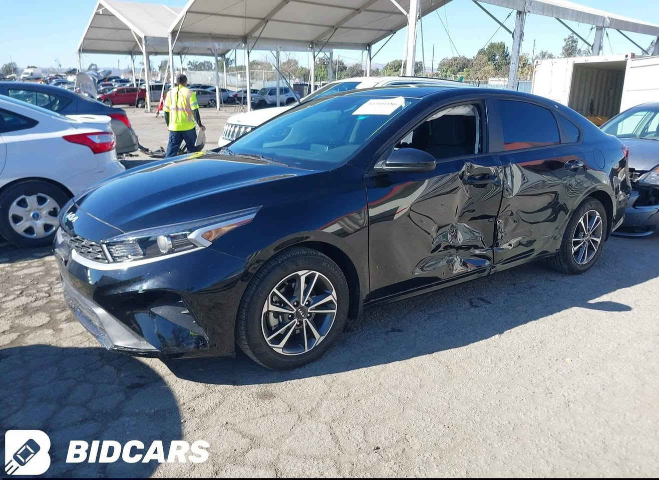 كيا فورتي ٢٠٢٣
مرقم معوقين ذي قار 
الحادث بابين فقط مثل ما موضح بالصورة ومصلحات نفسهن
السيارة بدون اي تبديل
ماشية ١٨ الف ميل
المكان شطرة
السعر ١٥٠
***********
