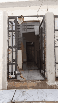 دار للبيع المساحه 50متر
تسليم مباشر 
اساس وسقف صب كونكريت بناء بلوك 
غرفه صاله مطبخ استقبال صحيات ارضيه بورسلين 
العنوان سايدين المطار شارع علكم نهايت الشارع
 اتصال الوتساب  ***********
