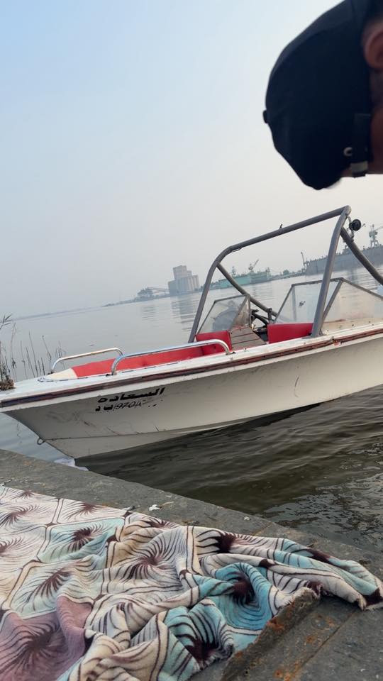 طراد مرتب وحلو طول اربع ونص وعرض 170م عليه مكينه جديده وحلوه مارنلر 60 استفسار اتصل‭0771 120 6135‬/السعر 25$
