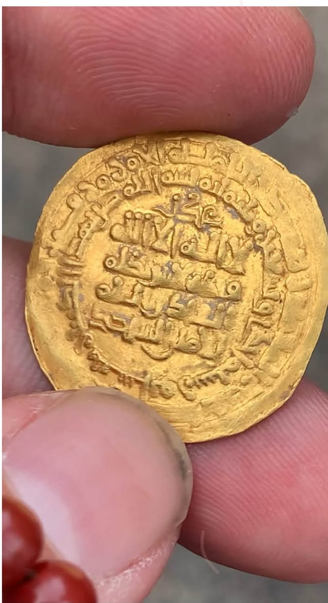 فرصة ذهبية نادرة
بسم الله الرحمن الرحيم
السلام عليكم ورحمة الله وبركاته،
نعرض للبيع سكة ذهبية قديمة أصلية وزنها ٤ غرام،
مضمونة ٢٤ قيراط (عيار ٢٤) بضمان كامل وشهادة أصالة.
هذه السكة قطعة تاريخية نادرة وثمينة، محفوظة بحالة ممتازة، مثالية للمستثمرين والجامعين والمهتمين بالذهب الاستثماري والتاريخي.
للراغبين في الشراء:
يرجى التواصل معنا مباشرة عبر الرسائل الخاصة للحصول على الصور الواضحة والتفاصيل الكاملة والسعر النهائي.

كما نقدم خدماتنا في توريد الأحجار الكريمة الطبيعية عالية الجودة من أفغانستان:
•  الزمرد (Emerald)
•  اللازورد (Lapis Lazuli)
•  التورمالين (Tourmaline)
•  وأنواع أخرى من الأحجار الكريمة الطبيعية النادرة والمميزة.
نقدمها بأفضل الأسعار في السوق مع ضمان الجودة والأصالة.
طرق التعامل التجاري:
1.  إرسال مندوبكم:�يمكنكم إرسال مندوبكم إلى أفغانستان بتأشيرة تجارية مع المبلغ المطلوب. سنقوم بتجهيز الأحجار الكريمة الجميلة والمختارة بعناية وتسليمها له مباشرة.
2.  التعامل عن بعد بالثقة:�إذا لم تتمكنوا من إرسال مندوب، يمكنكم إرسال المبلغ مسبقاً (بالطريقة المتفق عليها).�سنقوم بتجهيز الطلبية وإرسالها إليكم بشكل آمن عبر سفارة بلدكم في أفغانستان لضمان الوصول السليم والموثوق.
نحن في أفغانستان (هرات) ونمتلك خبرة واسعة في مجال الذهب والأحجار الكريمة، ونحرص على بناء علاقات تجارية طويلة الأمد مبنية على الثقة والاحترام المتبادل.
للتواصل والاستفسار:
أرسل رسالة خاصة الآن للحصول على الصور والأسعار والتفاصيل.
نتطلع للتعامل معكم بكل سرور وثقة.
حافظ #خالد نيازي
تاجر ذهب وأحجار كريمة
أفغانستان - هرات


**إذا كنت صاحب هذا الإعلان وتريد حذفه لأي سبب، رجاءا أرسل رسالة إلى الدعم الفني**