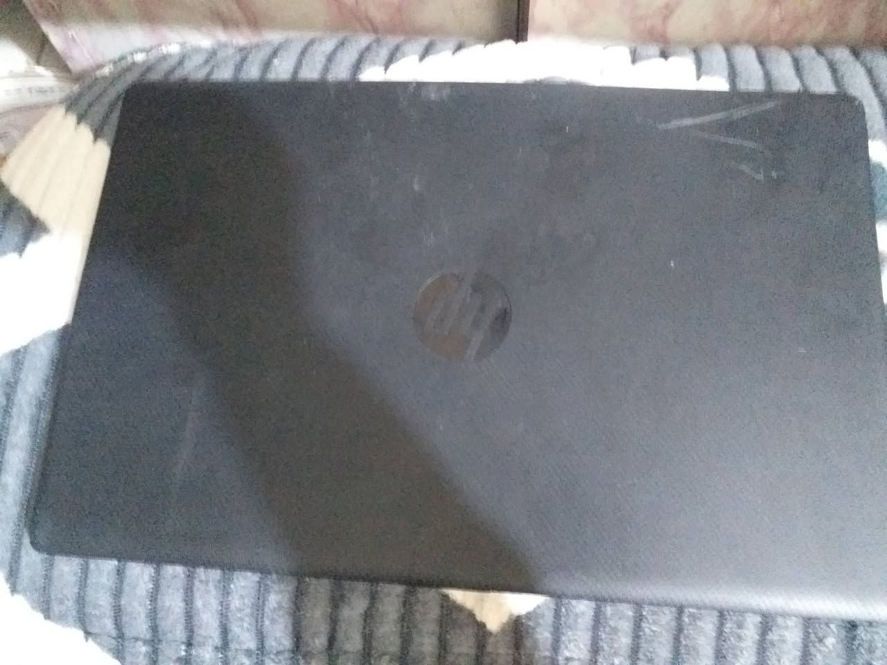 السلام عليكم  اخوان عندي هاذ لابتوب HP حديث طلع عندي بل باله بس مكسوره الشاشه ما تشتغل بس البورد سليم والكيبورد اليفيده ياخذه تفصيخ اطيني سعر وخذه 
للاستفسار *********** واتساب مكاني بصره
