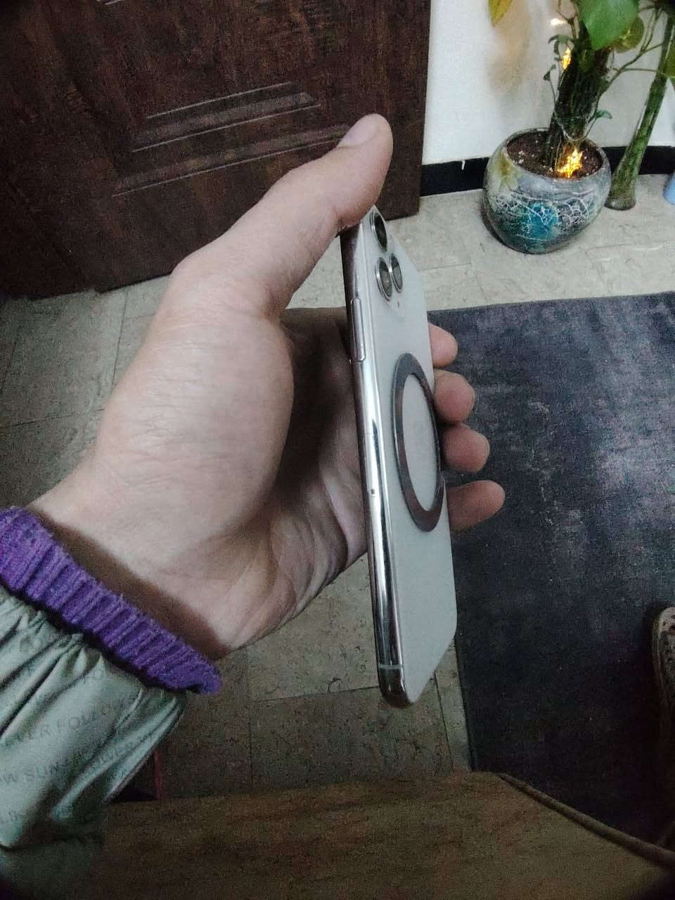 سلام عليكم آيفون 11 برو لون ابيضّ جهاز واتر ما مفتوح نظيف كلش زلغ مابي بطاريه 73 موضوع شحن انسي شي اسمه شحن ذكره 256 مبدل شاشه قطعه اصليه من ابل السعر 230 وبي مجال بسيط ***********
