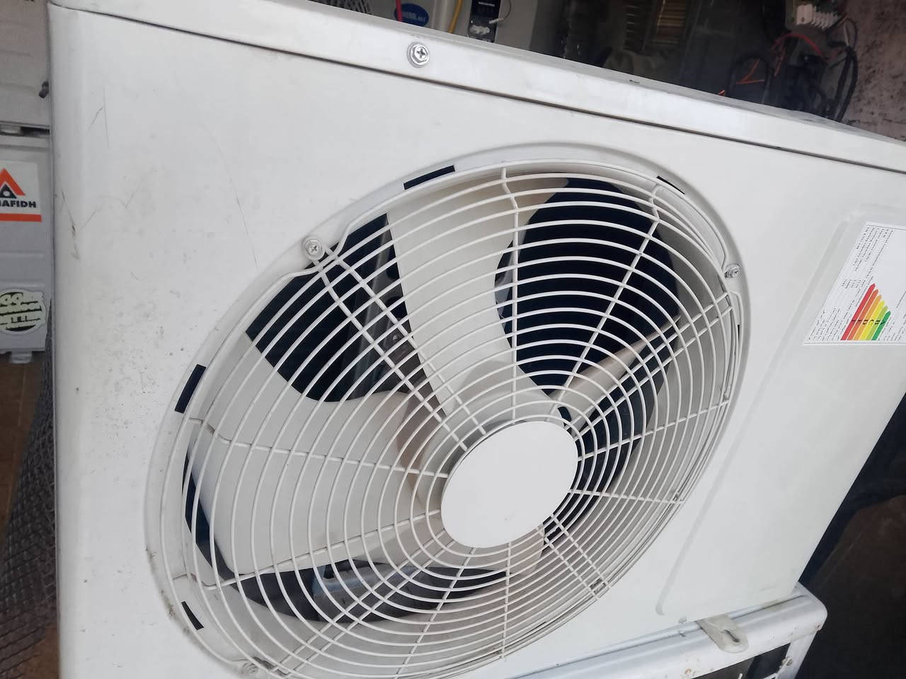 للبيع سبلت
حجم طن 
تبريد تاتيه 
وضع شركه 
اغراض كامله 
اتصال على الرقم ***********
