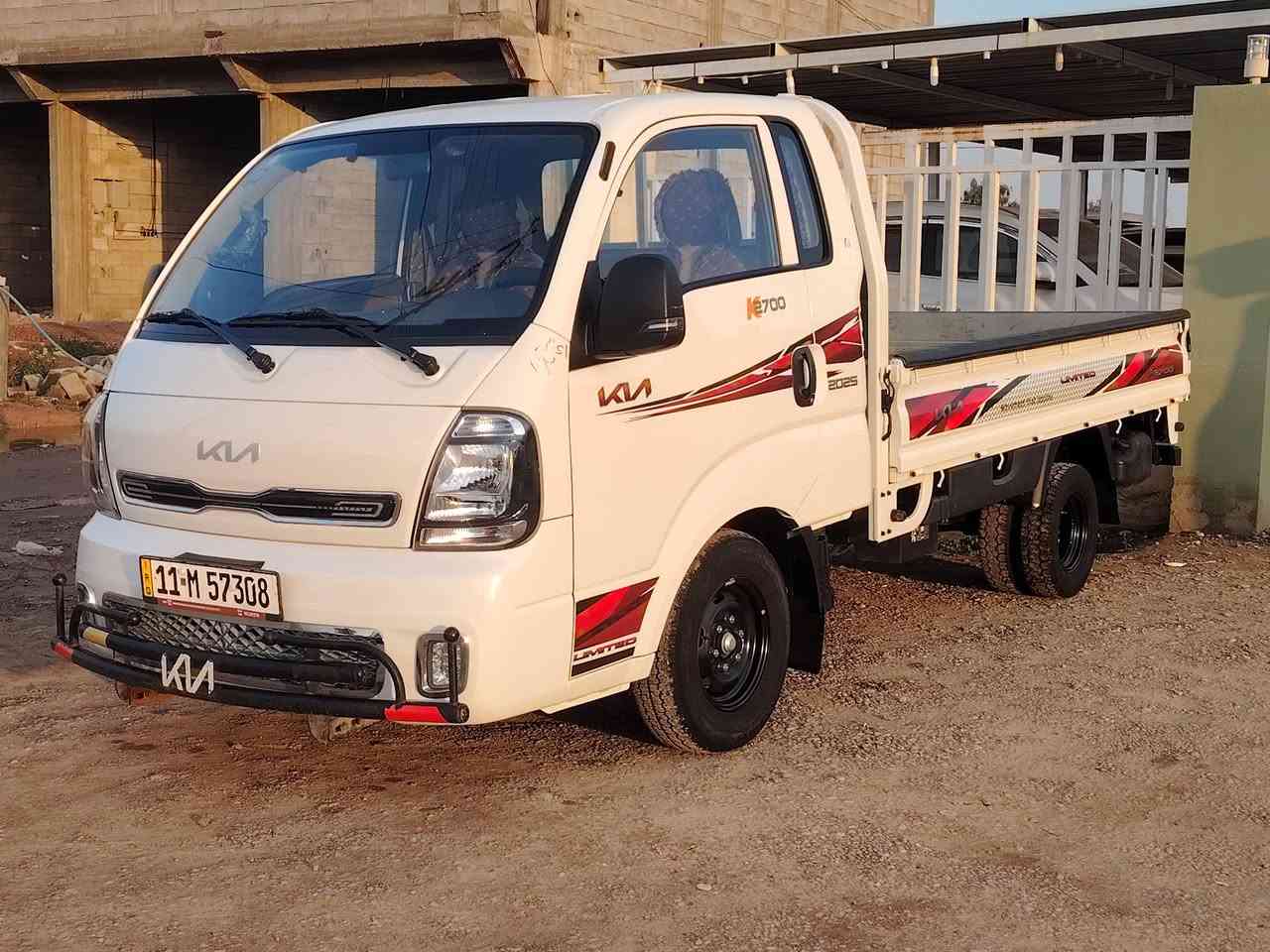 السلام عليك
كيا حمل بنكو عموشة مراوس كيا 
 موديل2025 
فول سستم فول مواصفات 
لمتدد بحالة الزيرو
 ماشيه 30الف
اشاير بلمري
دوشمه ارضيات جلد
دوشمه كشنات
دوشمه دركه 
دوشه الربع
دوشمه السقف
شغل درجه اولى 
اشاير بلدعاميه الخلفيه 
لد امامي للبنيد 
إشارة لكزز 
بلوجكتر
درع امامي 
السياره كامله مكمله جاهزه من كلشي الي ياخذه ميصرف عليهه 
***********
