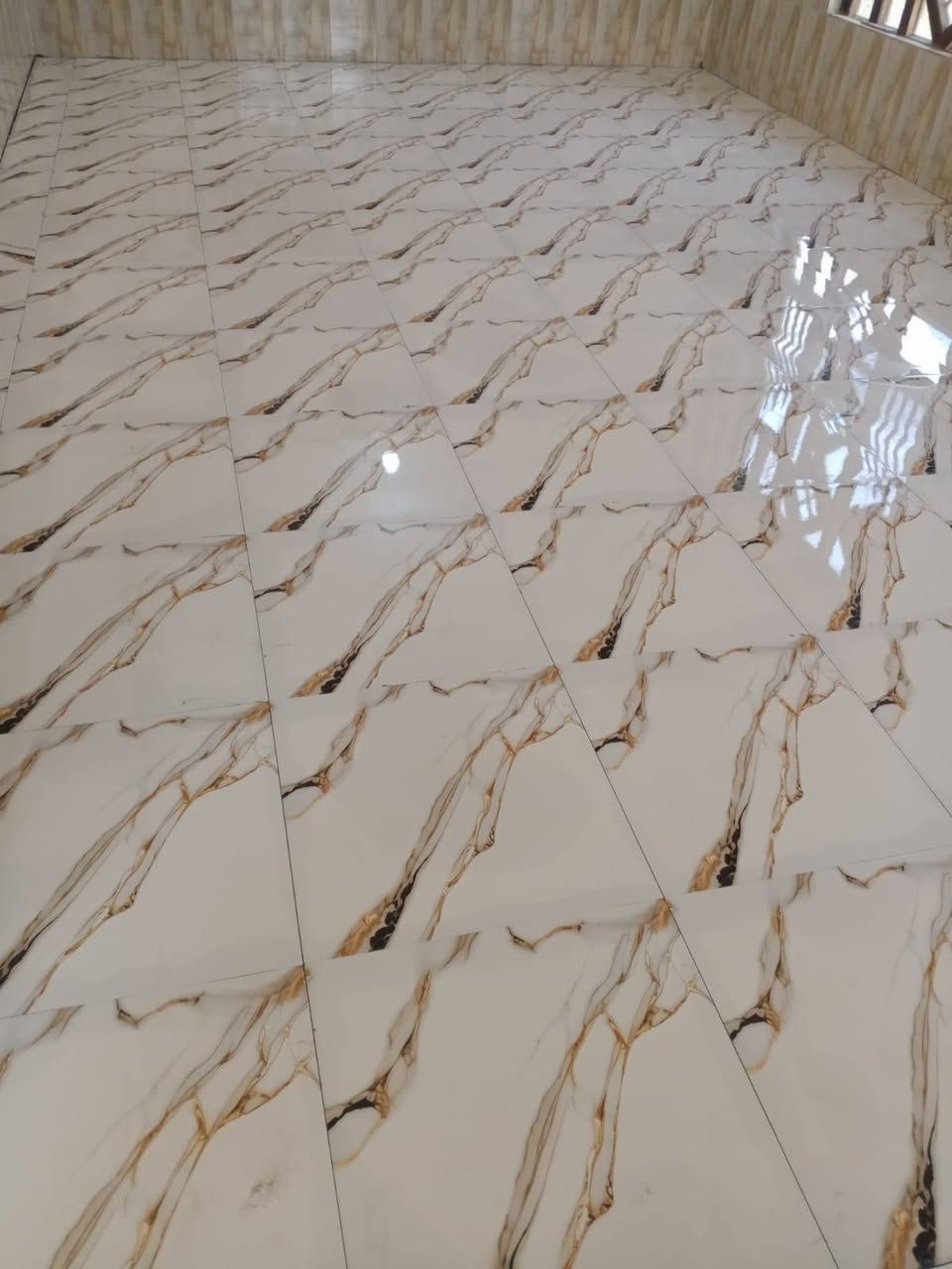 خلفه سراميك جدران ارضي الاواح شغل درجه اولى متفرغ حاليآ شرط استلام المهندس ***********
