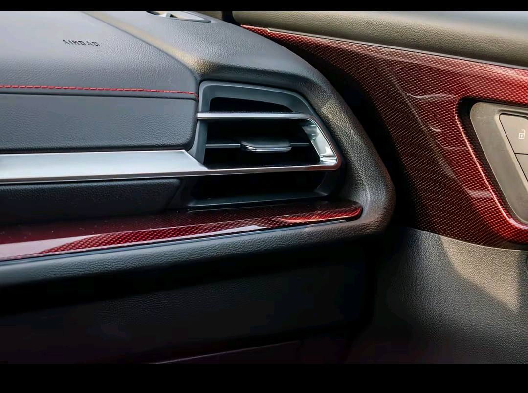 للبيع ترافرس موديل 2024 RS الشكل الجديد سعر 42 الف دولار مكاني بغداد  مرقم بغداد دولي مميز
حادث تخريب 

جميع المواصفات والتفاصيل الدقيقة

### المحرك والأداء:

- المحرك : V4 سعة 2.5 لتر توين تيربو يولد قوة تصل إلى 310 حصان وعزم دوران 373 نیوتن متر

- نظام الدفع : دفع رباعي (AWD) قياسي لتعزيز الثبات والأداء على جميع الطرق .

- ناقل الحركة: قير أوتوماتيكي بـ 9 سرعات يضمن انتقال سلس وتحكم ممتاز

###

التصميم الخارجي

- الشكل حديث جريء مع خطوط أنيقة تبرز القوة والديناميكية

- الشبك الأمامي تصميم رياضي مع شعار RS مدمج مع إضاءة أمامية LED ذات تصميم فريد .

الإطارات: 21 إنش عصرية مع جنوط سوداء لافتة، تضيف لمسة رياضية )

- المصابيح LED كاملة مع إضاءة نهارية أنيقة .

- اللمسات الرياضية مخارج عادم مزدوجة، لمسات سوداء لامعة على جميع الأجزاء الخارجية، ومصد خلفي رياضي .

<###

الداخلية والمميزات التقنية

- المقاعد جلد فاخر مقسى مع تصميم رياضي ومساند فخمة للراحة القصوى

- الألوان تدرجات لون داخلية متعددة تتناسب مع الذوق

الرفيع

- شاشة المعلومات والترفيه نظام وسطى بقياس 10 إنش مع نظام ملاحة متوافق مع Apple CarPlay و Android

Auto

- لوحة القيادة شاشة رقمية كاملة قياس 12.3 إنش لعرض كافة المعلومات الضرورية

.

- نظام الصوت : 14 مكبر صوت من نوع Bose لمزيد من التجربة الصوتية الفاخرة

. TOP

- نظام التكييف ثلاثي المناطق، مع تحكم مستقل لكل مقعد

الراحة والإضاءة: إضاءة داخلية LED قابلة للتخصيص ومقاعد أمامية مدفأة ومهوأة

G

- الميزات الإضافية: مقاعد خلفية قابلة للطي كهربائيا، نظام الشحن اللاسلكي، فتح الباب بدون مفتاح، وأجراس وتحذيرات متقدمة للسلامة

###

أنظمة السلامة والأمان

- كاميرا 360 درجة لرؤية واضحة حول السيارة .

- نظام مراقبة النقاط العمياء مع تنبيه عند الانحراف عن الحارة

- مكابح أوتوماتيكية في حالات الطوارئ

- نظام تثبيت السرعة التفاعلي مع وظيفة التوقف والانطلاق

مساعدة في الركن الأوتوماتيكي

1

- أنظمة استشعار للمشاة والأجسام القريبة .

- وسائد هوائية متعددة السقف الأبواب المقاعد
الاتصال عله الرقم ***********
