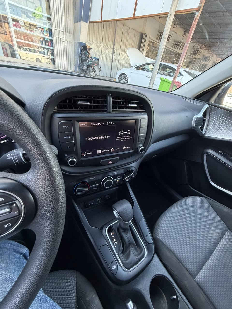 السلام عليكم للبيع كيا سول 2024 حادث موضح بلصور حادث امامي محرك 2000 دوش السيارة ماشية 17 الف السيارة موجودة في كربلاء بسعر120 ورقة الاتصال  ***********
