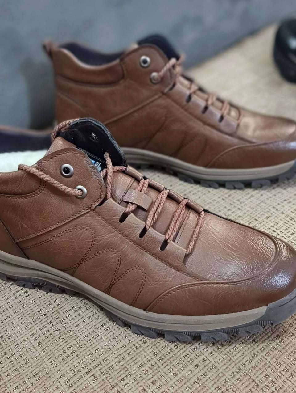 حذاء رجالي شتوي مبطن ومقاوم للانزلاق، يشبه في تصميمه أحذية Temu الجلدية الحرارية لعام 2025. 
السعر ٢٠


**إذا كنت صاحب هذا الإعلان وتريد حذفه لأي سبب، رجاءا أرسل رسالة إلى الدعم الفني**