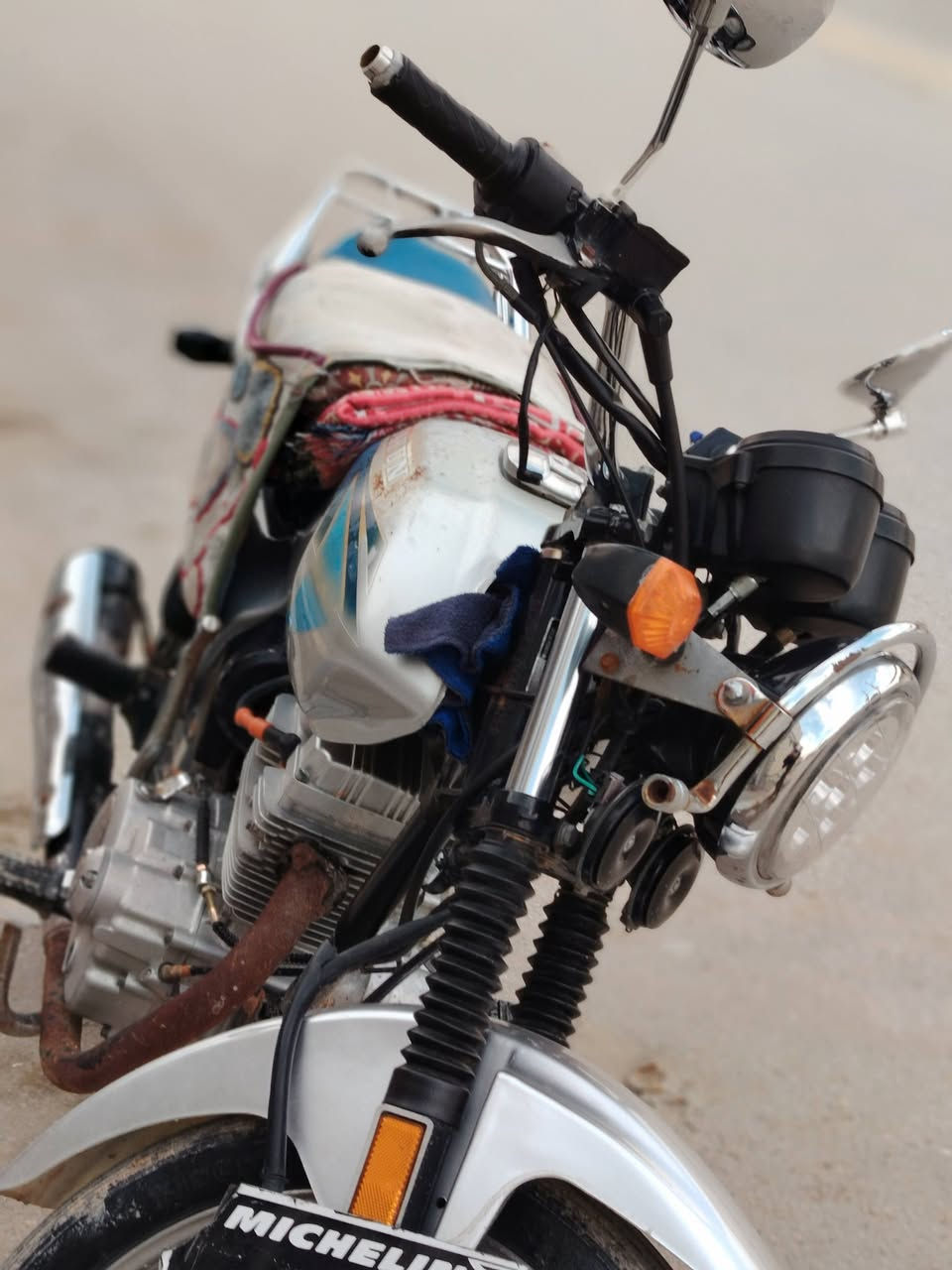 سلام عليكم دراجه البيع موديل 20 وراق اصولي محرك مكفول دراجه شغاله سلف هندر اشاير دبل شاره عالي ناصي الدراجه كامله  من كل شي شوفت عيونكم رقم *********** لمو شراي لا يتصل اخوان
