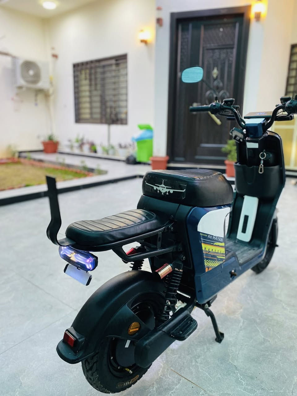 ‏سلام عليكم للبيع دراجة R10   نظيف ما أبي اي عيب اتصل ***********
