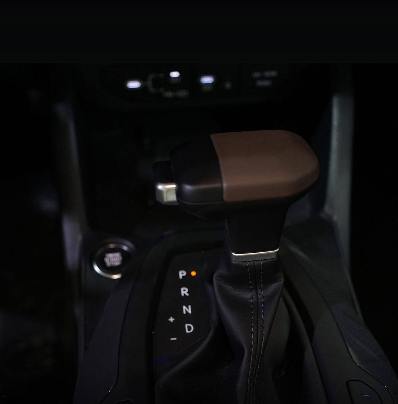 كيا كي 4 مديل 2025 خليجي لون مميز سموك واغله من الأبيض  محرك 2000 دوش وكير ايتي كفاله السياره وضمان الدوليه 5 سنوات وصيانه لمده سنه مجاني مع تبديلات دهن وفلتر مجاني موصفات معروفه بصمه وتشغيل عند بعد بصمه بيبان أناره ترحيب صندوق ذكي تبريد قطعتين لد امامي ولد خلفي حساس دعاميه امامي وخلفي ويل كب حجم 17 مري شفط وأشاره بلمري شاشه متصله ديجتال وكامره دواره تحكم ستيرن وكروز سرعه انضمه قياده داخل لونين قرميدي اوتو هولد وسايد بريك بصمه ماشيه 9 ونص الف كليو وعليه إضافات دوشمه وارضيات ونايلون للداخل السعر 198 بيهه مجال  رقمي ***********
