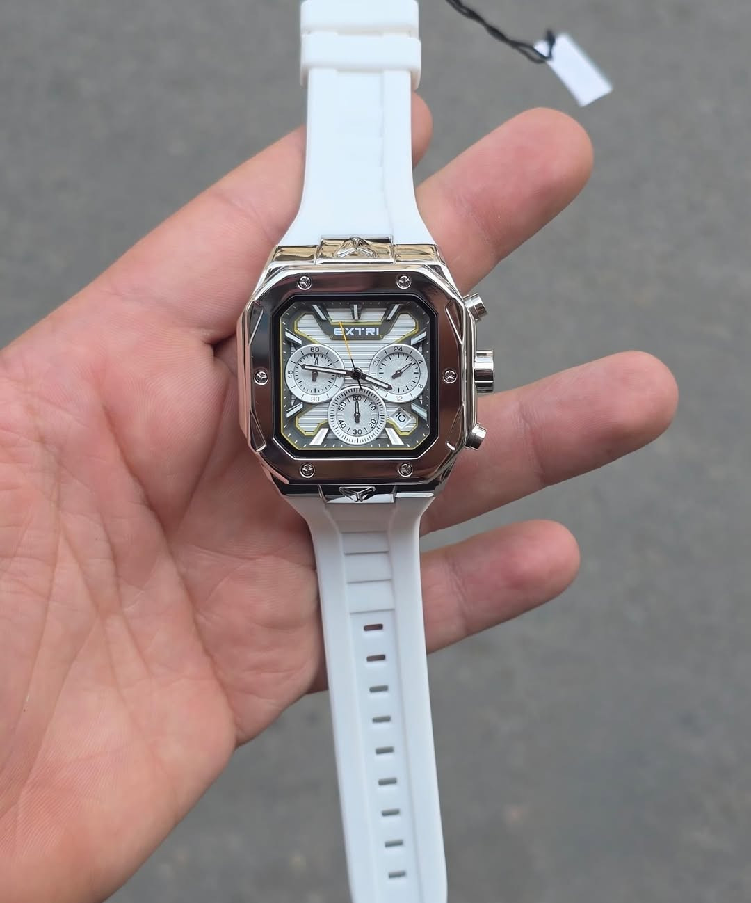 دكّة_الساعچـي ⌚️
.
ساعة EXTRI الرياضي الفخم ⌚️
تصميم مربع عصري ⌚️
ستايل يجمع بين الفخامة والسبورت يناسب جميع الطلعات والكجول اليومي 🔥
.
خامة قوية ومريحة باللبس ✨
تصميم ثلاث عدادات داخلية ⌚️
 ثقيل وتفاصيل داخلية رياضية جذابة 🔥
سير سيليكون مرن فخم 🔥
.
تحبها لون غامق لو فاتح ؟؟؟؟؟؟👀
.
السعر مفاجأة +صدمة 🔥
يتوفر توصيل لجميع المحافظات 🚚
#العراق #viral #reels #trending #luxurylifestyle g


**إذا كنت صاحب هذا الإعلان وتريد حذفه لأي سبب، رجاءا أرسل رسالة إلى الدعم الفني**