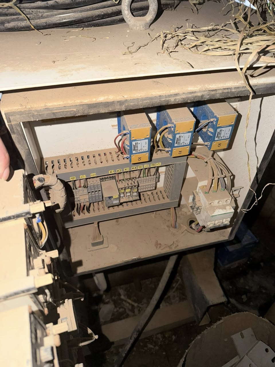 مولد ١٥ كيفي مكانه الأنبار السعر ٢٨ ورقه  استفسار *********** او مراوس مولد ٥٠ كيفي
