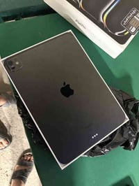 ايباد برو m4للبيع  ذاكرة ٢٥٦  نموذج m  داخل الضمان استخدام اقل من ٣ اش...