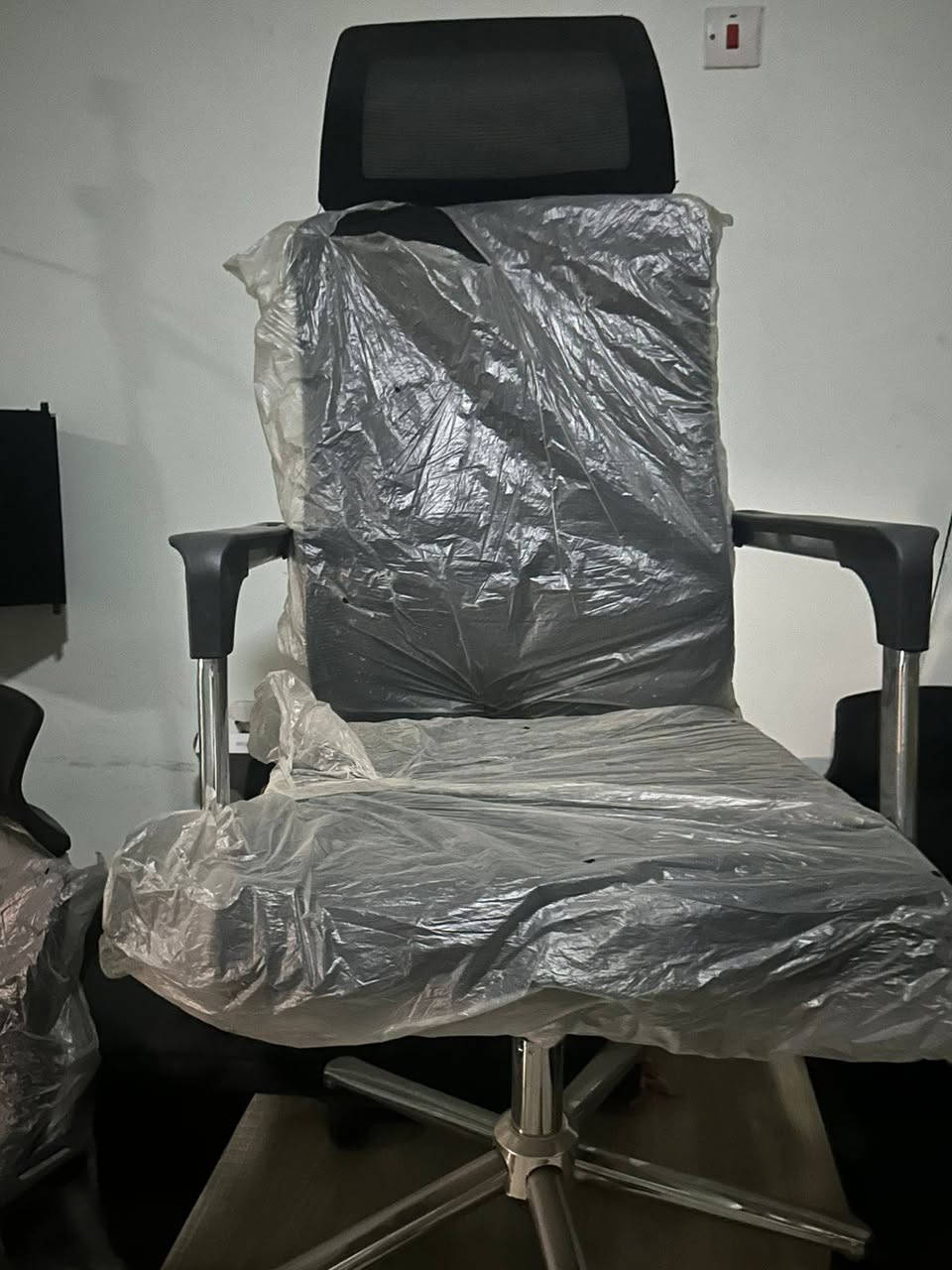 ابيع شلعة ما بيع قطع 
السعر ٥ مليون وبيهن مجال تعال شوفهن و بخدمتك 
أمانة الله غراض نضيفات وجدد
5 ميز
مع كراسيهن
مكتب مع كرسي
طخم جلد
كراسي اسود غير مستعمل  13
كراسي متفرقة يمكن 10
ميز طعام عمل. 1
ثلاجة عدد 2 واحد كبير واحد صغير
سبالت العدد 2 طن 2 انفيرتر
ميز حاسبات عمل واحد


**إذا كنت صاحب هذا الإعلان وتريد حذفه لأي سبب، رجاءا أرسل رسالة إلى الدعم الفني**