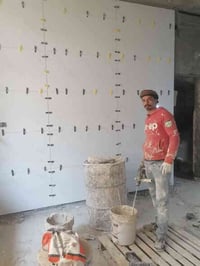 عمل سيراميك شغل درجه اولا المتر 7الف ارضي وجدار متفرغ حاليا 0782133790...