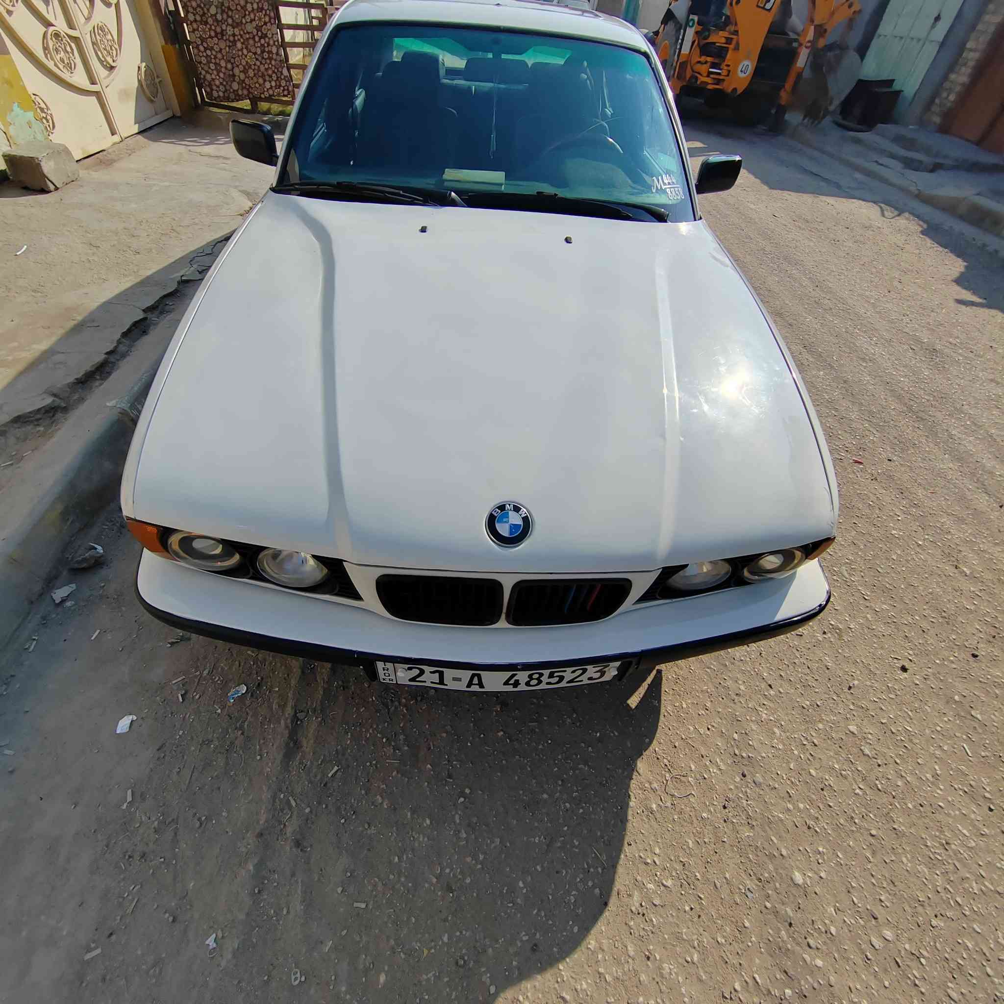 السلام عليكم بي ام ٥٢٥ اصل السياره جديده بمعنى الكلمة السعر ٦٠ وبيه مجال قليل للاستفسار الاتصال على الرقم *********** العنوان كربلاء بسمنه
