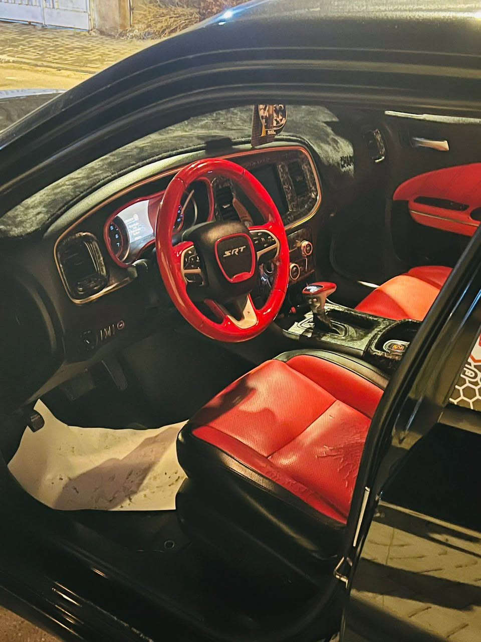 السلام عليكم جارجر مديل 2016 RT هيمي 5700 ماشية  185 كيلو الون اسود السياره كنديه داخله اكلين للعراق اهنا صار بيه حادث بل باب صبغ والجاملغ والبنيد امحدث وبيه كم بارد تجي اشوف وتدلل السياره جديده كير مكينه كله كفاله رقم بغداد تحويل السياره حلوه مال جناي السعر 165 وبيه مجال واذا اكو امراوس اوبامه جارجر 3600 هم اراوس الهاتف *********** Singapore
