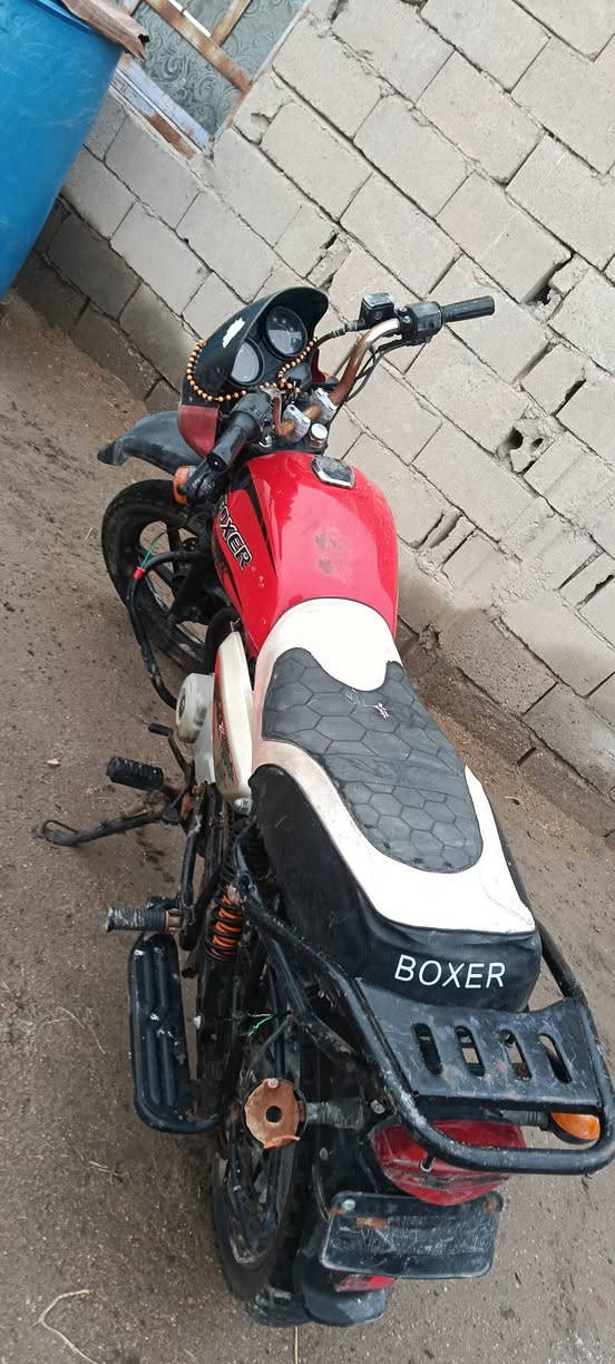 بوكسر موديل22ضايعه اوراقها السعر750وبيها مجال بسيط حك الجيه العنوان بصره قضاء المدينه هوير***********
