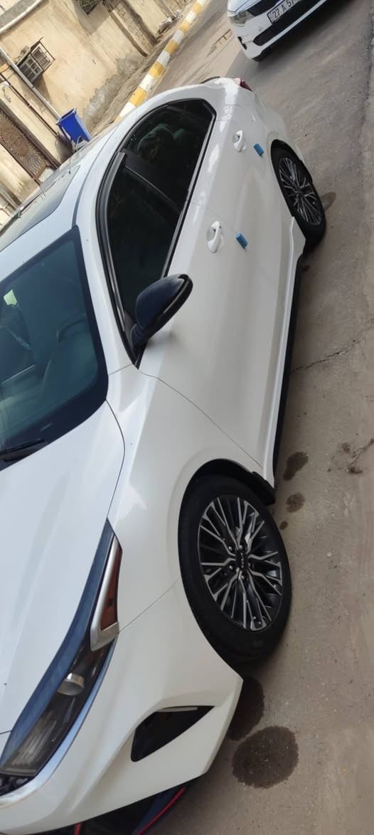 سلام عليكم
كيا فورتي gt line  وراد امريكي معوقين رقمها كربلاء وكالة عامة باي وقت حادث خلفي خفيف بجم كبس مبدل قبق جنطة اصلي وتصليح وصبغ الجاملغات ضربة خفيفه رقم الشاصي مرفق وي الصور ماشية 38 محرك 2000 دوش السيارة جاهزة ع اخر حباية من كير ومكينه تدفئة تبريد حدادة تخم تاير فول مواصفات 
فتحة 
بصمة 
قيادة ذاتية 
كامرة 
شاشة 19 تدعم نضام الكار بلي 
سستم صوتي هارمن 
حساسات خلفيه
 رادار محيطي 
توقف ذاتي 
تحديد مسار 
إشارة بالمرئي 
أربعة انضمة قيادة 

وبعد بيها هواي مواصفات معروفة مواصفات الجيتي لاين 
سعرها 163 وبيها مجال للشراي 
مكان السيارة ناصرية مركز المحافظة 
رقم الهاتف ***********
