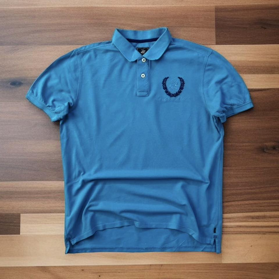 Beverly Hills Polo Club 
(پولو بيفرلي هيلز)
قُطن 100% بنسيج الـ "Pique" الشهير لقمصان البولو (النسيج المُحبّب الحجرب، الذي يسمح بمرور الهواء).

القياس XL 
عُرض الصَدر 58 _ الطول 73 _ وزن 90_95.


**إذا كنت صاحب هذا الإعلان وتريد حذفه لأي سبب، رجاءا أرسل رسالة إلى الدعم الفني**