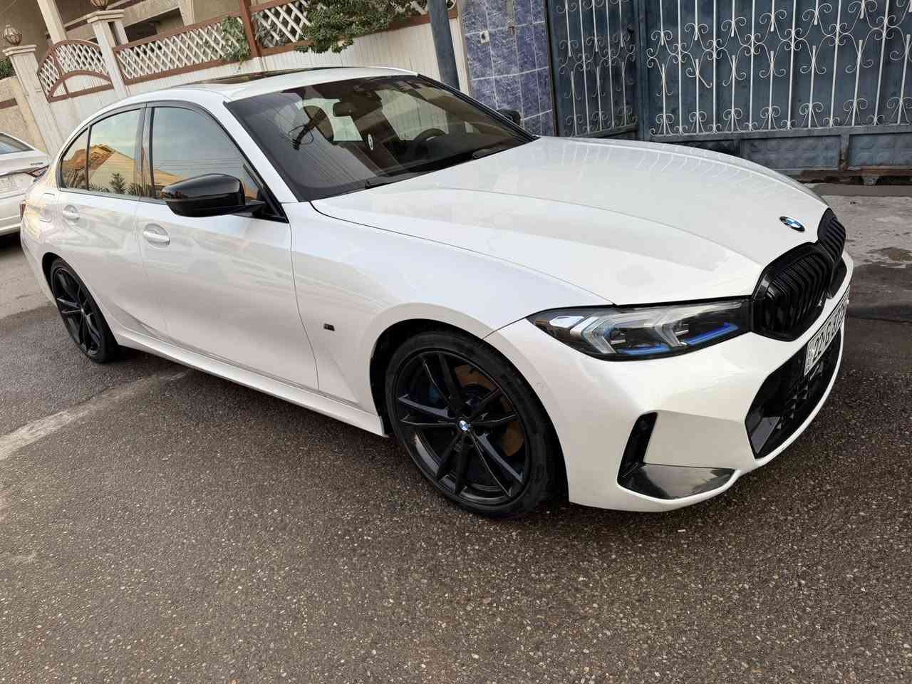 سلام عليكم330 m بكج اصل موديل 22 ماشيه 63 الف كيلو حادث جاملغ وبنيد جهه السايق قطعتين صبغ ايرباك طاك  محدث دعاميات ولايتات 23 ام بكج رقم اربيل باسمي سياره جاهزه ومناقصهه شي مكاني بغداد السعر 24 ونص بيهه مجال ***********
