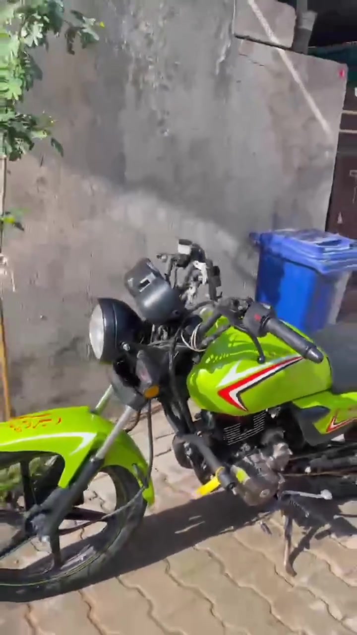 دراجه شاينك للبيع مكفوله من كلشي ماشيه ١٥ الف  كمركها مدفوع سعرها 900 وبيها مجاال قليل مكاني بغداد الغزاليه *********** واتساب موجود
