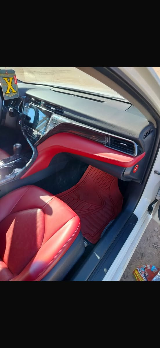 السلام عليكم 
مامري 18  تكسي المطار هابرد  كهرباء بانزين   مسجله دولي 23 
شرط تحويل 
خليجي  تجي بيها لزكات تنشلع وتنصبغ صبغ الابلادي ترجع  بيها طخه بجوملغ  فقط  
شاشه  كامره  جلد  ويل كب   خليج   كهرباء  وبانزين   مكاني شطره 
السعر 125$
***********
***********
