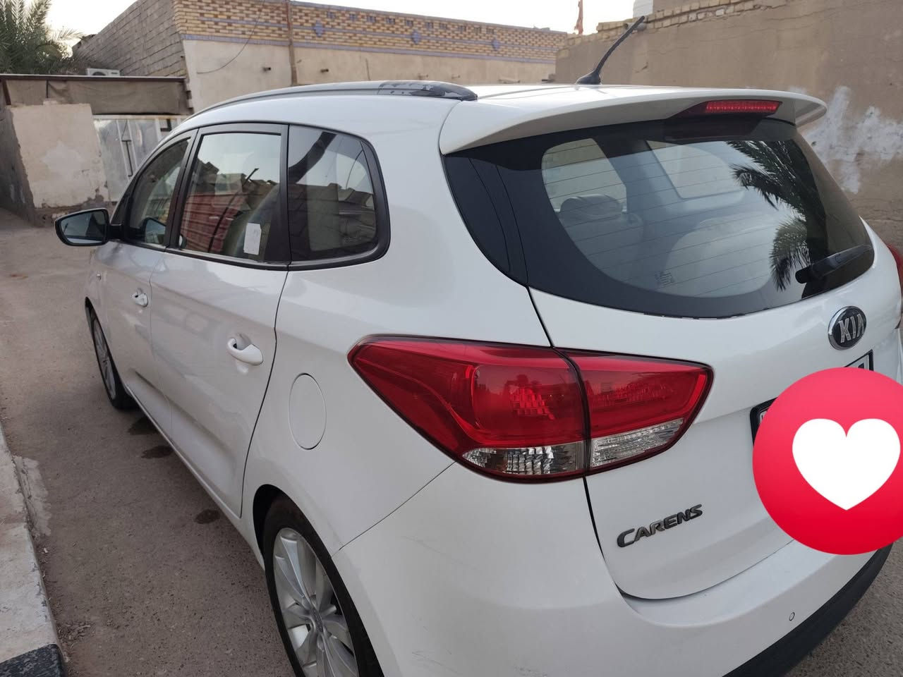 السلام عليكم
كيا كارينز موديل ٢٠١٤ كفالة عامة بأسمي محرك ٢٠٠٠ دوش وضع الشركة ما مفتوح منه برغي 
طخم تاير جديد
تبريد قطعتين ثلج 
حدادية جديدة توني مسويها 
ماشية ١٢٥ الف
المكان البصرة 

السعر ١٣٣ 
الاتصال ***********
