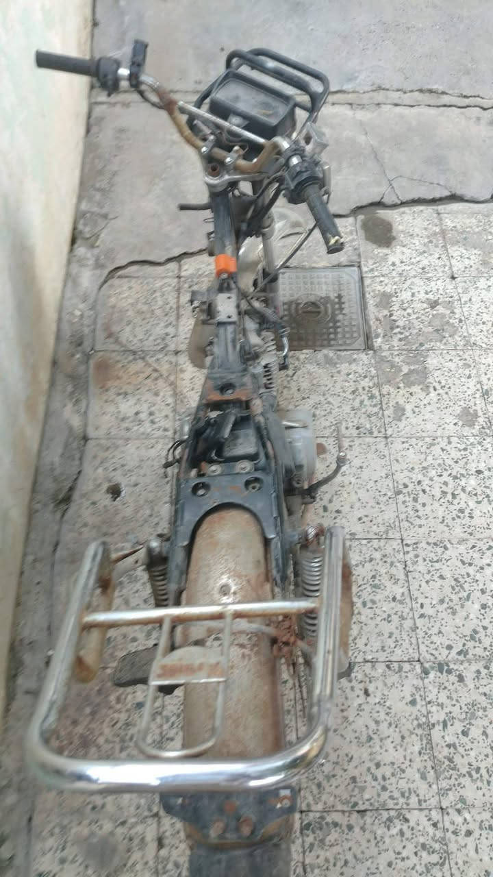 للبيع شاصي ومكينه شغاله سعرو 150 وبي مجال ***********
