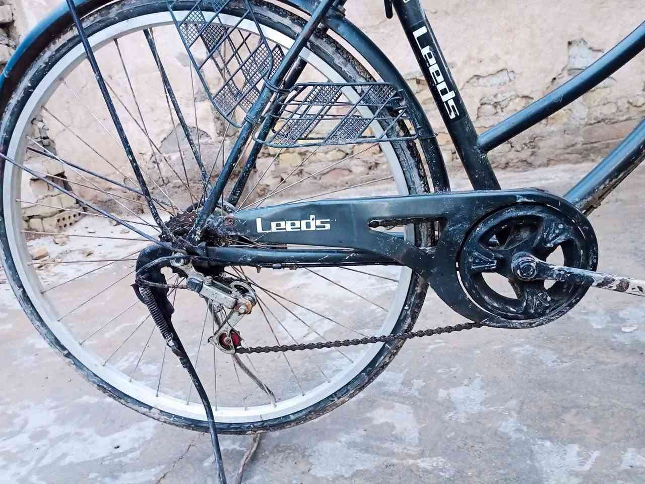 سلام عليكم شباب بايسكل للبيع طك جيس بايسكل نضيف ومفول نضافة 100/100
كير بركيات ورة كدام تايرت جدد كلشي نضيف بل بايسكل وبسعرر 60وبي مجال شراي يجي خاص ويشلع عيوني مرواس اذا اكو ارواس


**إذا كنت صاحب هذا الإعلان وتريد حذفه لأي سبب، رجاءا أرسل رسالة إلى الدعم الفني**