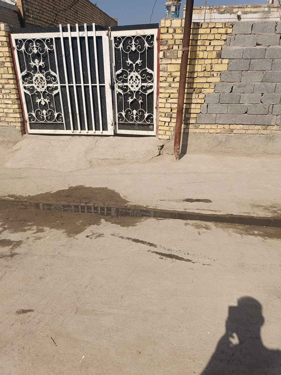 السلام عليكم بيت مساحه ٢٢٠ متر المكان حي الزهراء قرب حي ابو سلام خدمات مجاري تبليط ماء اساله للأستفسار ***********
