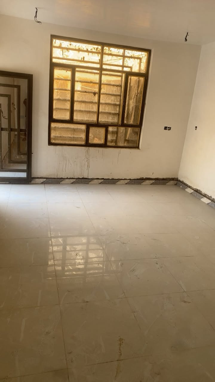 بيت لبيع هورجب خلف المدارس مساحه ١٢٥ نزال ١٥ واجهيه ٨         ***********.
