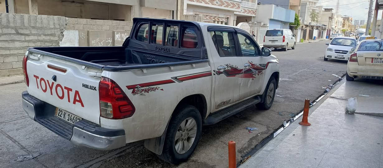 بسم الله الرحمن الرحيم 
تويوتا هايلكس مةرزية 
2016كێر تؤماتك  سةيارةكة لةسةر ساخةي بارجة رةشة بي ليدران سةيارةكة بيشي 4بةنجة سةرلايتي لاي سايةقي كرتية سةيارة بي فةسروف غازو بةنزينة سيتةمي غازي ايطاليا لةسةر سةيارة بي تةقةوو رةقية 
سةونةي 2مانكة بةسةر جوو  سةيارةكة لة هةوليرة نرخي 220معامةليكي كمي تيداية  ژمارة موبايل *********** أربيل, العراق
