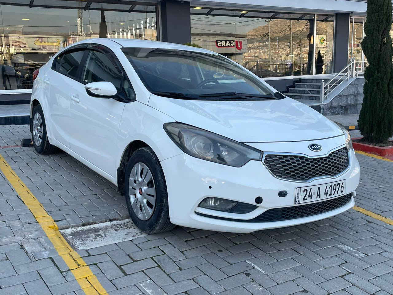 للبيع نقداً… كيا سيراتو موديل ٢٠١٣… محرك ٤ دوش… كير اوتو… رقم وسنوية جدد… بيهه جاملغ ونص بنيد صبغ بدون دواخل وهلال خلفي حسبة شبر هم صبغ شرط بدون ضربة… السيارة جاهزة ومابيهه ولا نقص… المكان دهوك… السعر ١٠٩ ومجال…. للاستفسار 
***********
*********** دهوك, العراق
