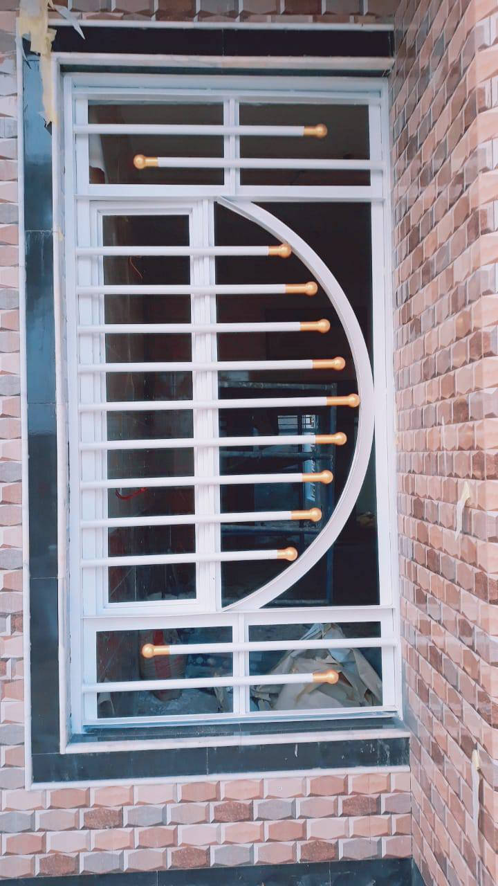 سلام عليكم  شغل درجة اولى صبغ بوب وشبابيج صباغ مال بيوت ترميم شغل درجة اولى  وحالين  متفرّغ توفيق من الله ***********
