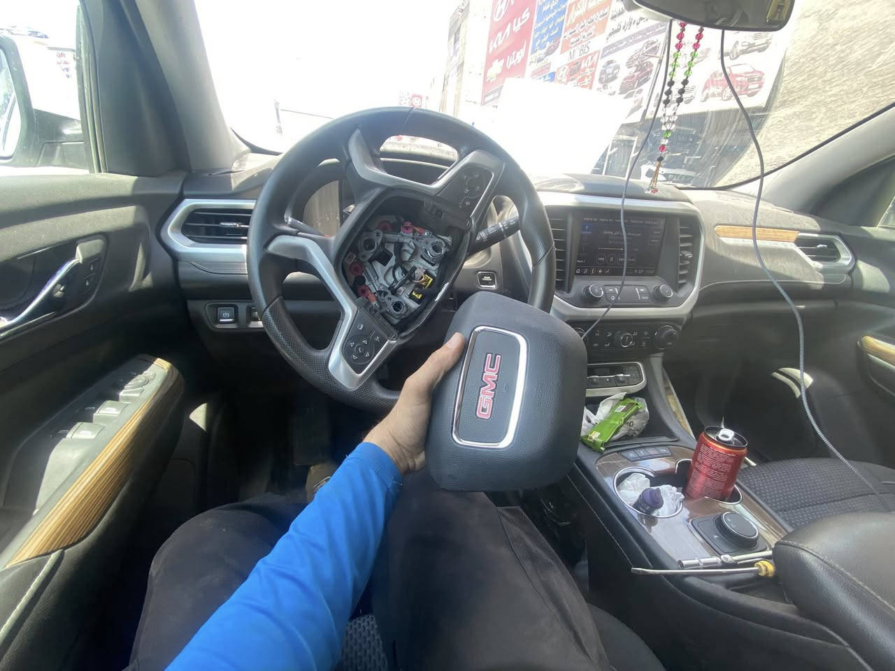 من داخل محلات لؤي العربي 🛠️
تتوفر جميع قطع الغيار الخاصه بسيارتك ( GMC+ شوفر ) منها التفصيخ الاصلي والجديد بـ أنواع مختلفه | ✅
 حداديه كامله مع تبديل وتشخيص القطع المستهلكه 
يد عامله ممتازه وتوصيل لباب بيتك هم متوفر 
اتواصل ويانه او زورنا للمحل والتسهيل من الله ♥️
هاتف 
***********
*********** 
واتساب 💎
