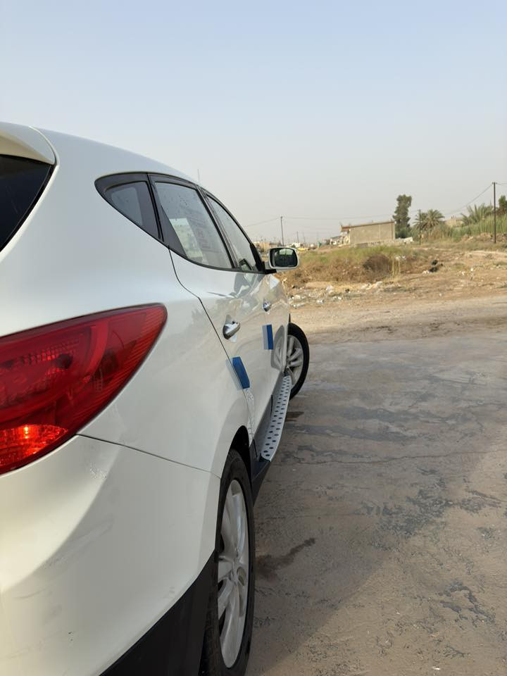 السلام عليكم 
توسان للبيع 2012 أمريكي 
 بيها 3 قطع صبغ 
فول مواصفات لتمدد 
بنيروما
تدفئه كشنات 
كشنات جلد 
مانع انزلاق وانحدار 
كشن كهرباء 
نضام ECO
تحكم ستيرن جهتين 
شاشه ايباد والبلاديه موجوده شاشه 
لايت زنون عالي ناصي 
تخم صدر قبل 5 اشهر بدلته 
مكينه السياره 2400 دوش مكينه سياره بيه رنكات  فقط 
مكان سياره ديالى سعر على خاص 
 اتصل على رقم ***********.
