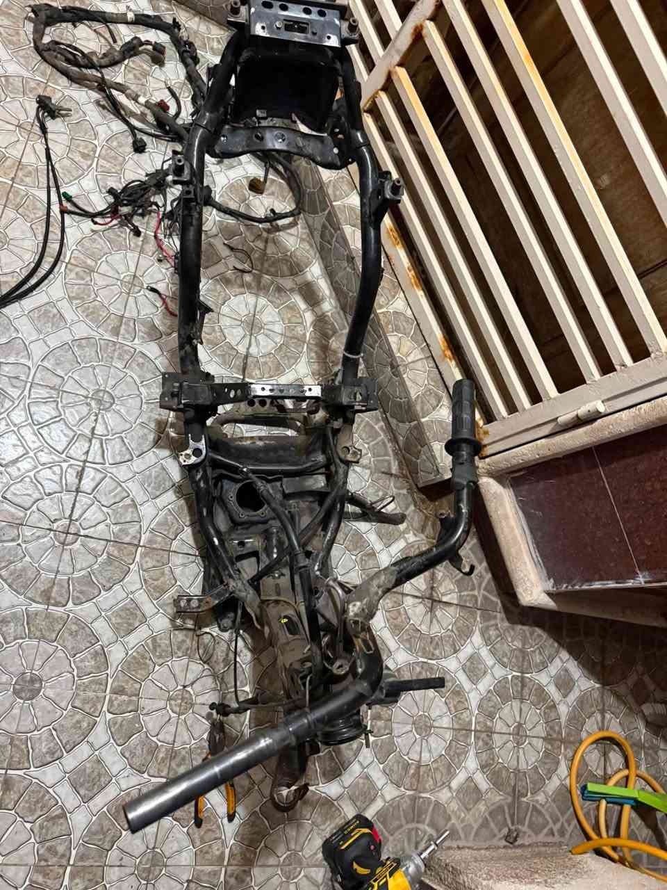 للبيع شاصي سكنس يرهم لد وشمعه كامل هوه والتانكي والماشه مكاني شارع فلسطين
***********
