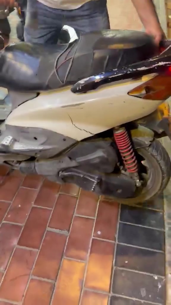 سلام عليكم
دراجة سكنس نظيفة كلشي شغال سلف 
على هل وضعية السعر 400 الف قفل مجال حك الجية فقط مكاني جميلة بغداد 
***********
