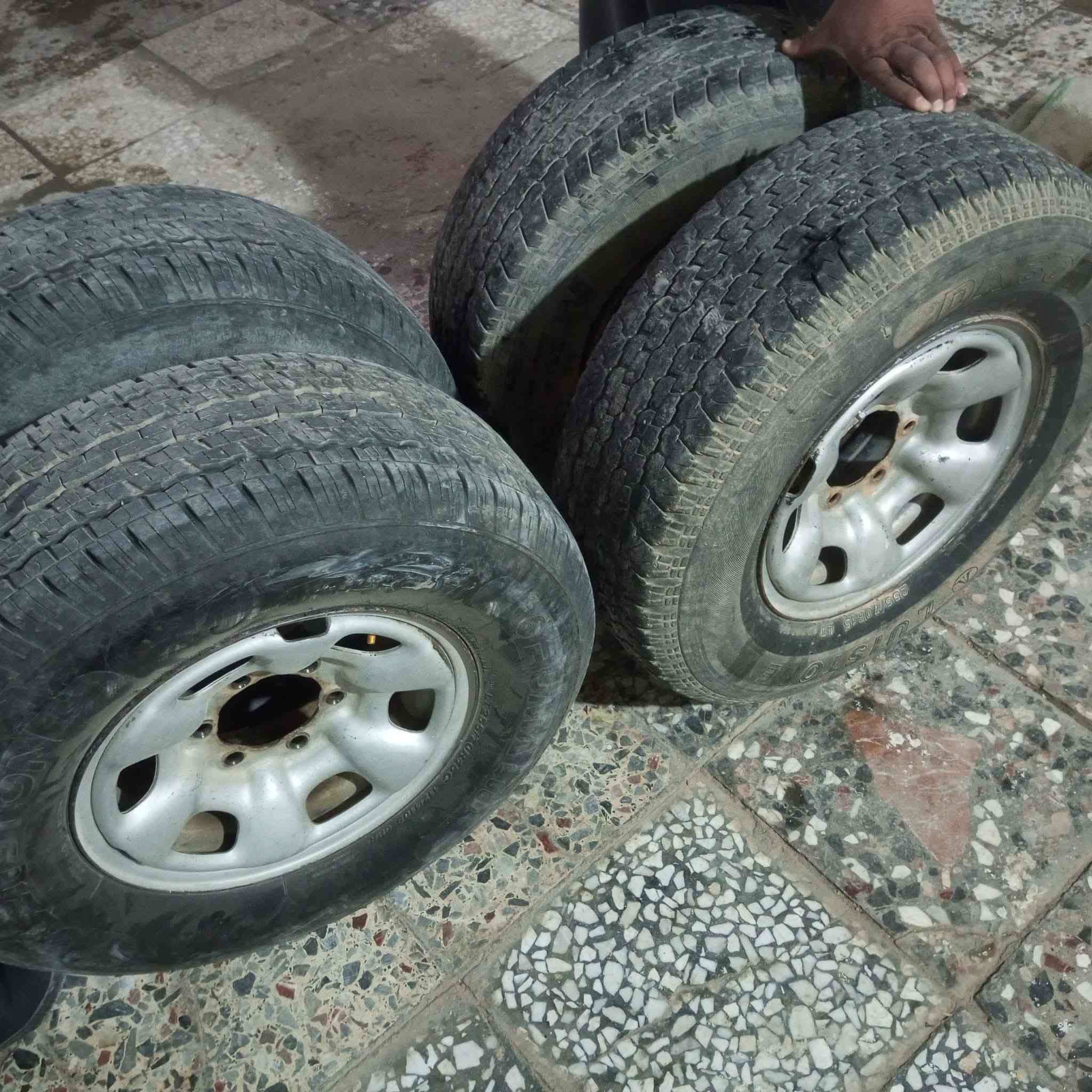 اربعة تايرات معة الويل فوريل حجم 15 للبيع سعر 250 وبيهن مجال ***********
