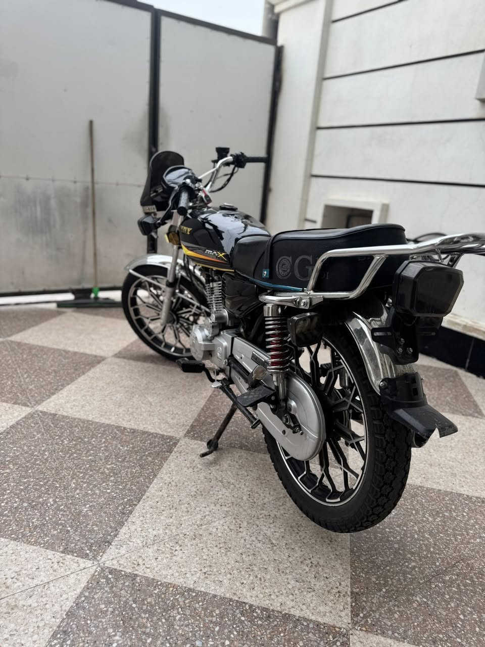 السلام عليكم سيفان 2024 محرك 150cc نضافه كدام عينك تجي تفحص وين متريد واني خادم محرك ماممدود عليه سبانه كله افوله محسن الموطور مداري اكثر من روحي سعره جوه سوك 675 وبي مجال مكاني رمادي تأميم شارع نخيل♥️***********
