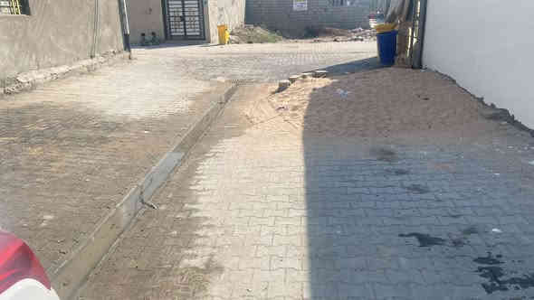 سلام عليكم قطعه ارض للبيع مساحه ١٤٠ متر البصره السنيديه غريبه ع مركز مدينه  
كافت خدمات متوفرا 
الواجه ٦ متر 
النزال ٢٤ متر 
السعر ٤٥ وبيها مجال 
استفسار اكثر ***********
