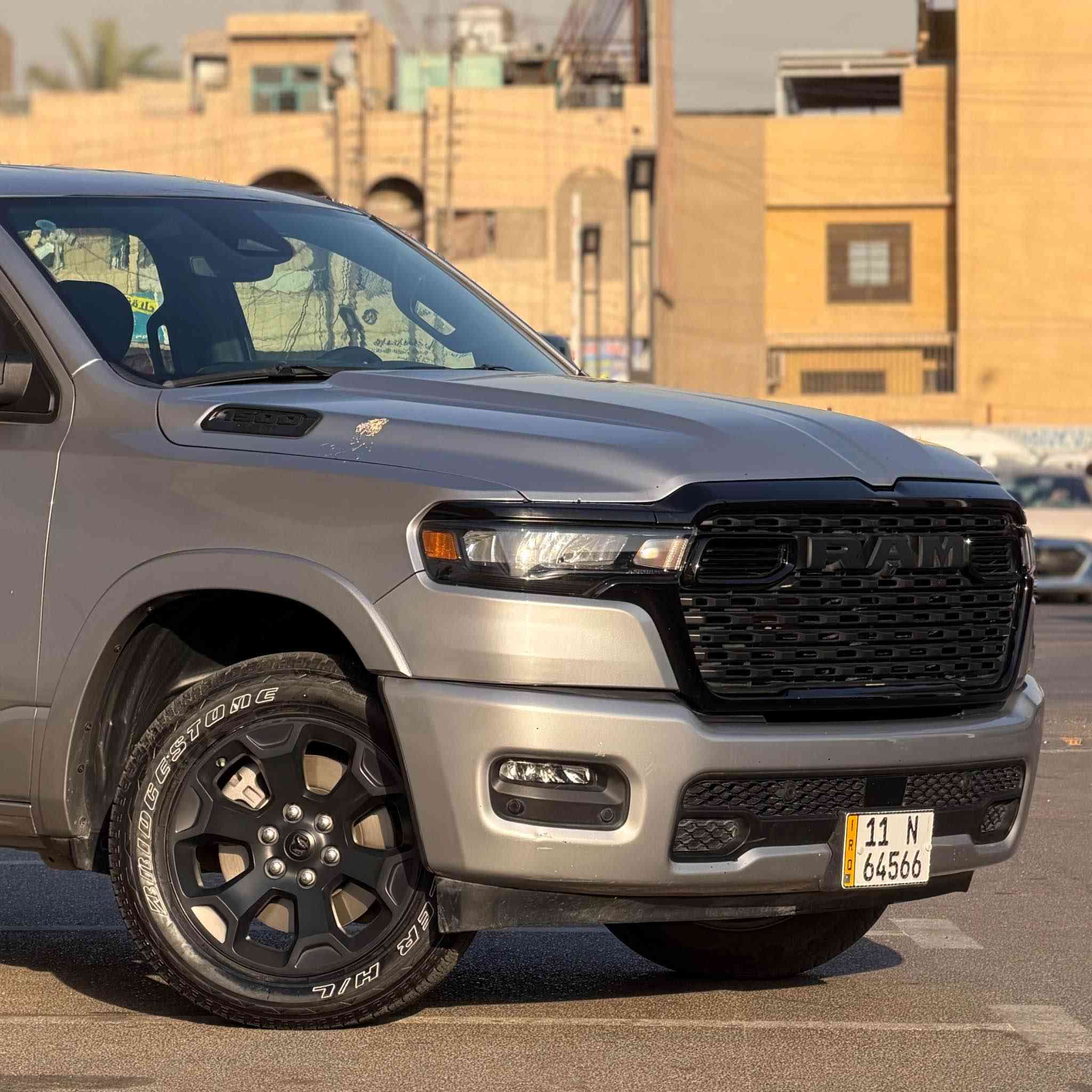 رام 2025 
فئة Lone star 
باب طويل بدي قصير المرغوب 
محرك 6 سلندر تون تيربو مو العادي 

ماشية 14 الف ميل  

رادرات امامي و  جانبي
شاشة تيسلا بلادية
حساسات امامية و خلفية
سستم الباين
تثبيت مسار
اماكن تخزين تحت المقاعد الخلفية
قاصة 
كامرة 
كرسي كهرباء
وباقي المواصفات المعروفة

حادث جدا بسيط بنيد تبديل وصبغ جاملغ
والسيارة مصلحة بالوكالة بامريكا وحتى السستم الايرباك  بلادي  

 ***********‬
بغداد البياع

السعر 355 بغداد, العراق
